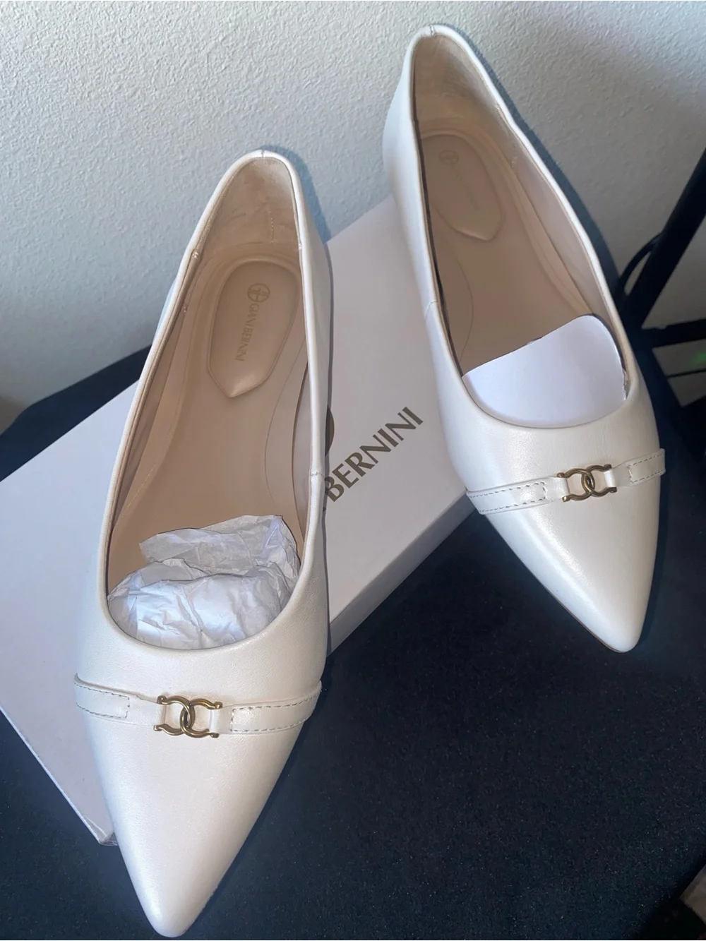 Giani Bernini White Pointed-Toe Leather Flats with Gold Bit